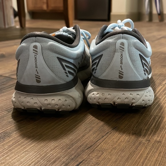 Brooks - Picture 3 of 9